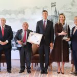 El Consejo Nacional de Ciencia y Tecnología (Conacyt) realizó la Ceremonia de Entrega del Premio Nacional a la Calidad y Excelencia en la Gestión – Edición 2025, en el Salón Tirika de Mburuvicha Róga, con la participación del presidente de la República, Santiago Peña. La apertura estuvo a cargo del D.Sc. Benjamín Barán, ministro presidente del Conacyt, quien destacó la relevancia del premio como herramienta para fortalecer la competitividad nacional.